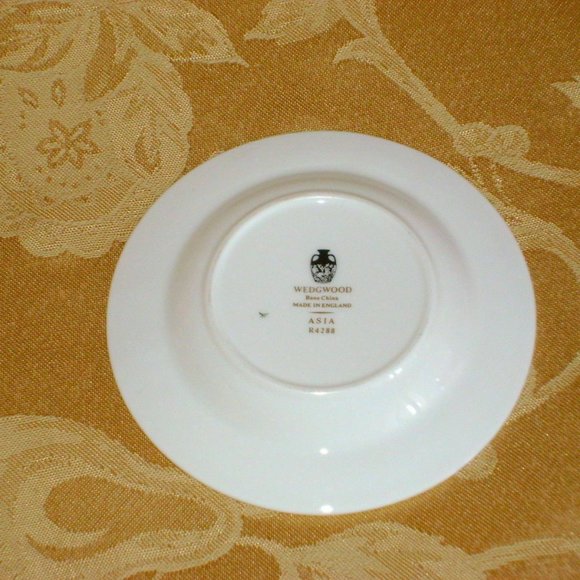 2 WEDGWOOD ASIA Bone China Ashtrays Black Gold Greek Key Design - Picture 3 of 4